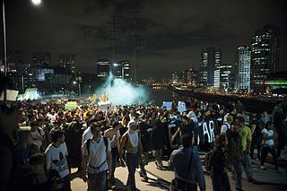 Protesto contra aumento das passagens do transporte público, gastos na Copa do Mundo e a corrupção tomou as ruas da capital paulista - Marcelo Camargo/ABr (Agência Brasil)
